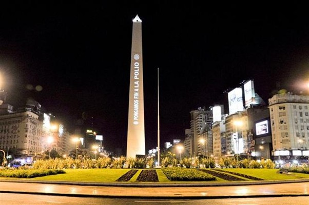 The “End Polio Now” message is beamed on the Obelisk in Buenos Aires, Argentina Uri Gordon/Rotary International