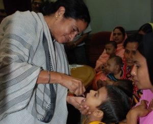 Newly-elected West Bengal Chief Minister Mamata Banerjee immunizes a child against polio at the official launch of polio vaccination campaigns on 26 June in Kolkata: "We have to eradicate the virus from wherever it is in existence!" Rod Curtis/UNICEF