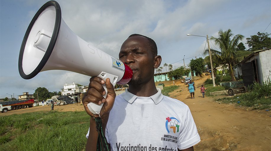 Health workers mobilize communities in Côte d’Ivoire, September 2017. © Rotary International