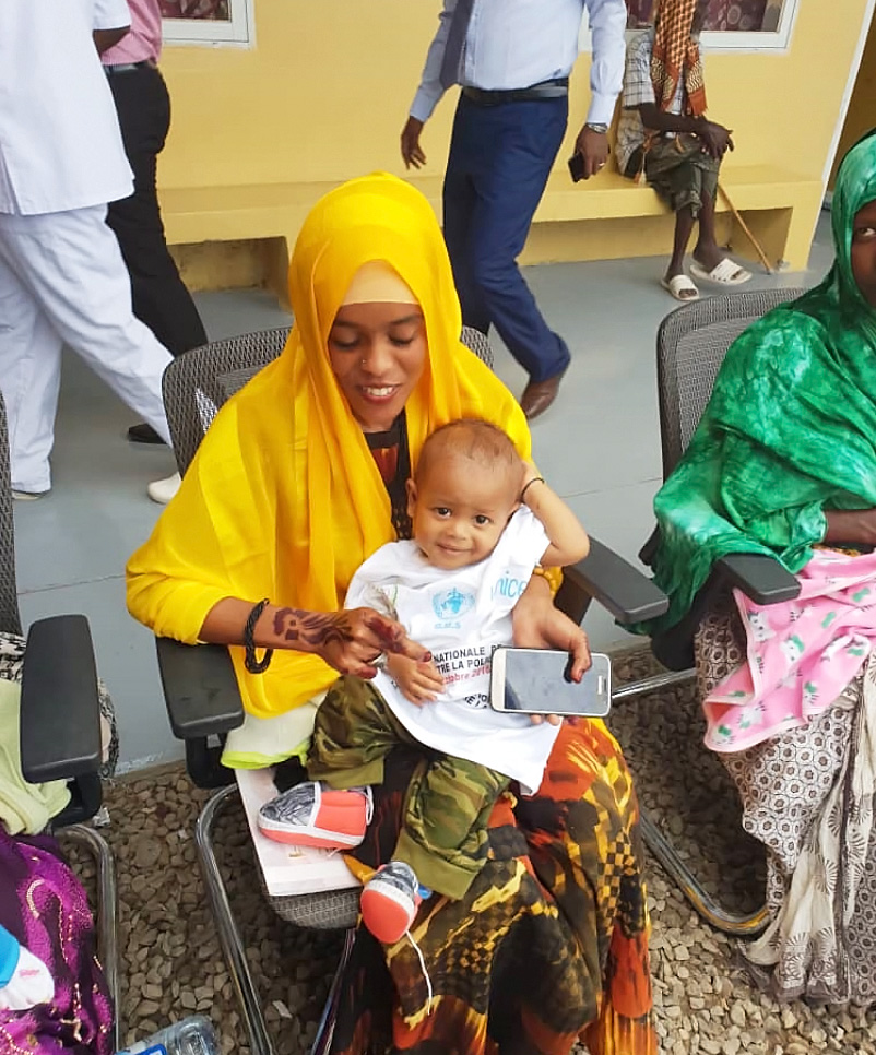 A mother and her child at the launch of the Djibouti NID. WHO/Djibouti
