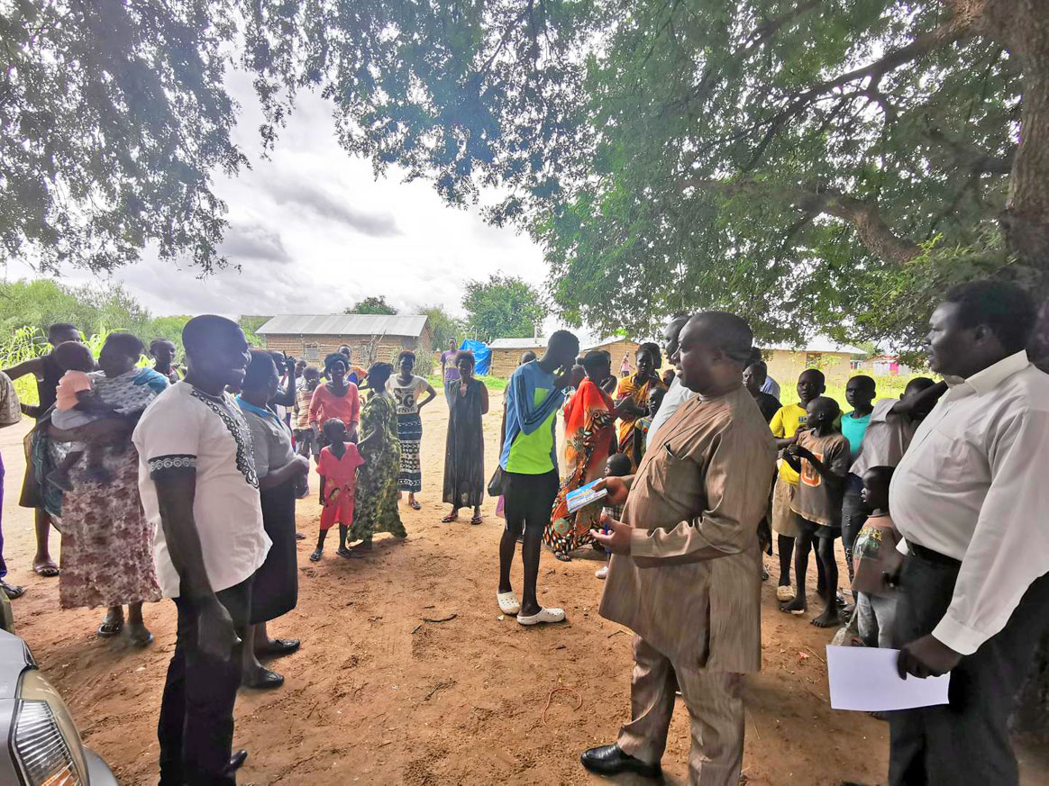 WHO team training community volunteers and health workers on the use of AVADAR in Cameroon. ©WHO/AFRO 