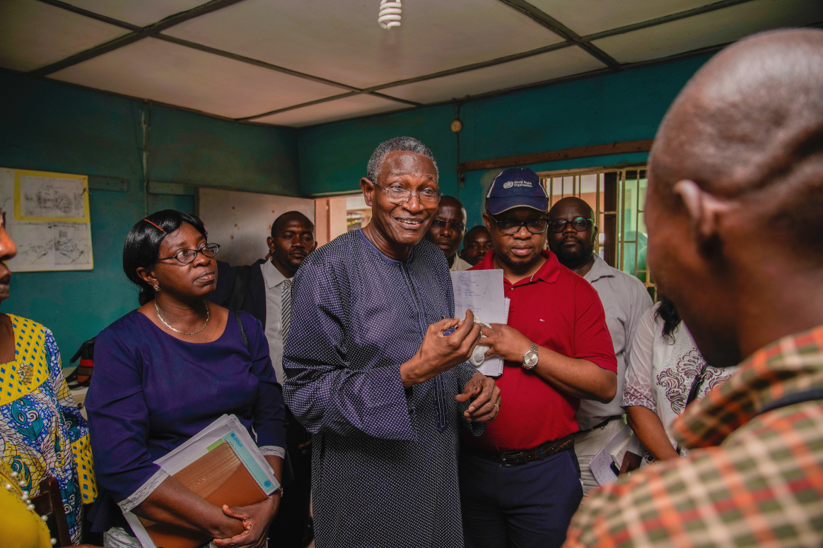 ARCC member Dr Zacharia Maiga questions health staff on their polio cold chain facilities during an ARCC verification visit to Nigeria in 2019. © ARCC