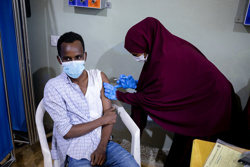 A man is vaccinated against COVID-19 in Banadir Hospital, Mogadishu, Somalia, March 2021. © WHO Somalia/ Ismail Taxta