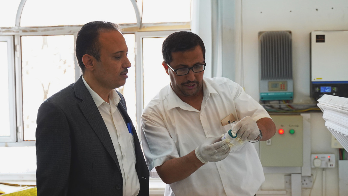 Dr Mutahar Ahmed, L, inspecting samples with Dr Abdullah Yahya, assistant national coordinator for AFP surveillance © Omar Nasr / WHO Yemen