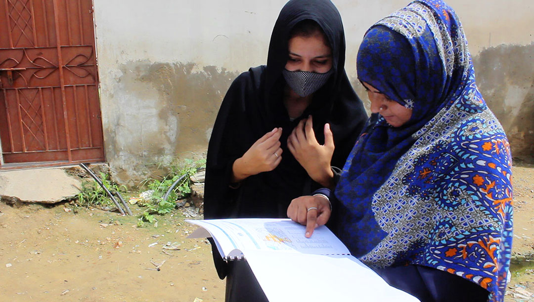 Community Health Workers using Zenysis provided microplans to identify houses with zero-dose children in high risk areas of Karachi. Credit: @SalmanMahar